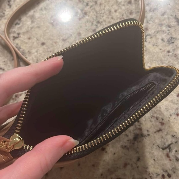 Bandolier Mila MagSafe + expanded pouch - Picture 14 of 14